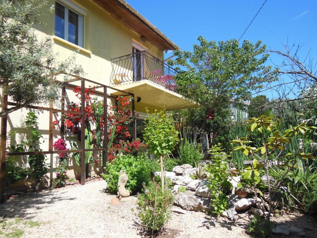 O Doux S'Home Ledenon Bagian luar foto