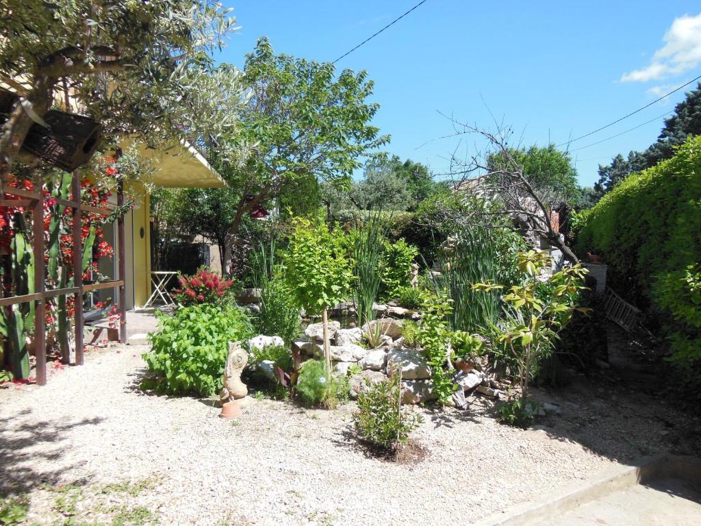 O Doux S'Home Ledenon Bagian luar foto